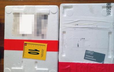 Dos de las cajas intervenidas por Policía Foral