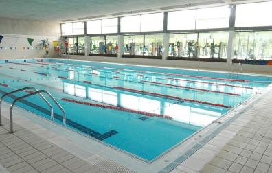 Vista de la piscina cubierta de Peralta. Se licitan, entre otros, los servicios de socorrismo y salvamento./