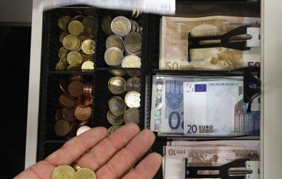 El empleado está acusado de tomar el dinero de la caja registradora