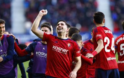 Areso celebra su golazo con la grada
