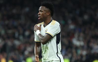 El delantero del Real Madrid Vinicius Jr tras marcar gol ante el Almería
