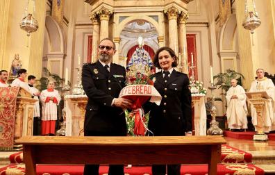 La Policía Nacional abriga a San Fermín en la misa de la escalera