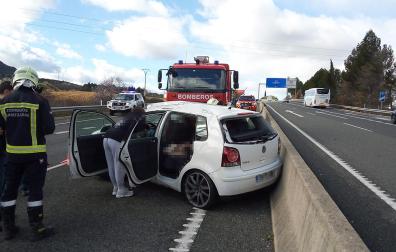 Bomberos de Navarra atienden el accidente en la A-12./