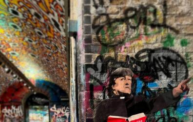 El artista urbano LKN ha llevado su última obra de Enrique Martín hasta el túnel de Banksy en Londres