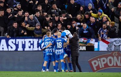 El jugador del Deportivo Alavés, Cristian Benavídez, celebra el 1-0 para el conjunto babazorro