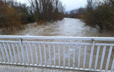 Inundaciones en el paseo del Arga en Pamplona.