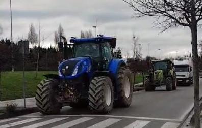 Llegada de los tractores a Pamplona en otra jornada de protestas agrarias