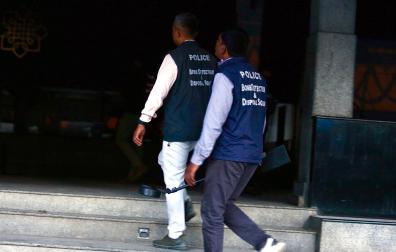 Imagen de dos policías en la India