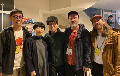 Oskar Alegria con algunos de los espectadores japoneses en Yamagata
