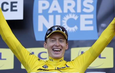 Matteo Jorgenson celebra su victoria en la París Niza