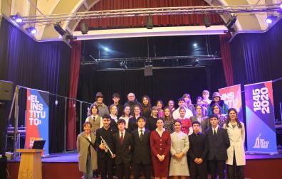 Alumnos y alumnas de 1º de Bachillerato de Artes Escénicas del IES Plaza de la Cruz, que ofrecieron una visita guiada teatralizada a sus invitados