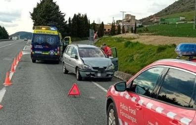 Policía Foral y sanitarios, en el lugar del accidente