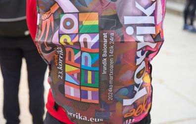 Una persona lleva una camiseta sobre la Korrika durante la Manikorrika Txulapoa 2024, a 16 de marzo de 2024, en Madrid (España). La vigesimotercera edición de la Korrika se celebra en Madrid, bajo el lema ‘Madrilen ere euskararen alde’ (También en Madrid a favor del euskera). La Manikorrika Txulapoa ha comenzado frente a la facultad de filología de la UCM y han acabado en la sede social de Euskal-Etxea, recibidos por el grupo de dantzaris de la casa. Ha finalizado con la lectura del mensaje de la Korrika, y un kanta-pintxo-poteo por algunas tabernas de la zona. La Korrika es una marcha reivindicativa celebrada en apoyo a la lengua autóctona del País Vasco, el euskera.
16 MARZO 2024;MANIFESTACIÓN;MARCHA;EUSKERA;LENGUA;IDIOMA
Jesús Hellín / Europa Press
16/03/2024