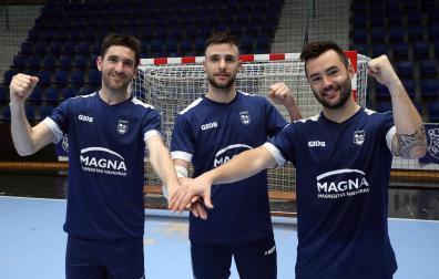 Roberto Martil, Asier Llamas y Dani Saldise, jugadores de Osasuna Magna, se conjuran antes de la Copa de España