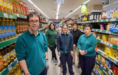 el supermercado de El Corte Inglés, Beñat Uharte Zubillaga, Marta Chamarro Barcos, Jacel Loinaz Urdaci, Sandra López Huertas, Damaris Fernández Mesas y Ana Isabel Egea Campos.