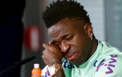Vinícius rompe a llorar al hablar del racismo: "Cada vez tengo menos ganas de jugar"