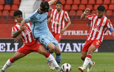 Budimir, en plena batalla este sábado en Almería