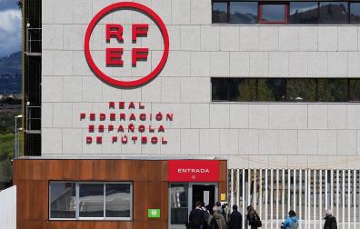 Exteriores de las oficinas de la RFEF en La Ciudad del Fútbol de Las Rozas.