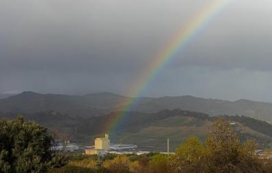 Arcoiris sobre el polígono Merkatondoa de Estella, hace unos días