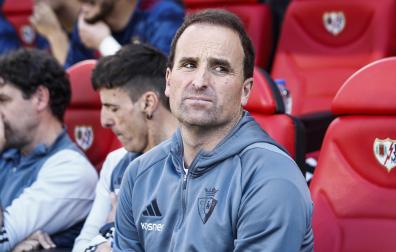 Jagoba Arrasate, entrenador de Osasuna, en el partido contra el Rayo