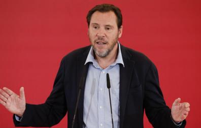 El ministro de Transportes, Óscar Puente, en la inauguración del Congreso Nacional Extraordinario do PSdeG-PSOE, este domingo en Santiago de Compostela