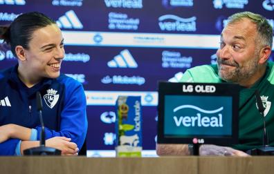 Sonrisa de complicidad entre Carmen Sobrón y Josu Domínguez.
