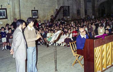 Imágenes de la exposición sobre los 50 años de la Escuela de Música de Sangüesa.