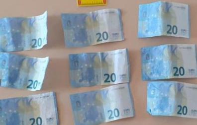 A los detenidos se les imputa un delito continuado de estafa y falsificación de moneda