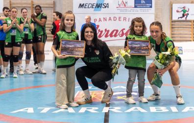 Ainhoa García y Paula Garcia, las dos jugadoras que dejan Replasa Beti Onak