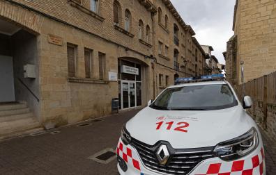 Exterior del centro de salud de Puente la Reina, donde ha sido trasladada la peregrina