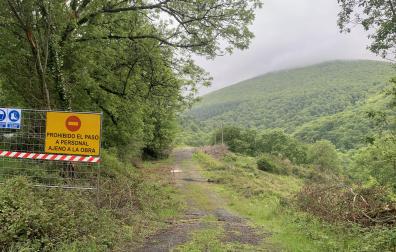 Una de las pistas de acceso a las obras de la boca sur de Belate desde el puerto