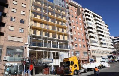 Edificio de apartamentos de 10 plantas de Azpilagaña