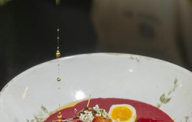 Perfecto como entrante. Gazpacho de frutos rojos con remolacha del chef Rodrigo de la Calle.