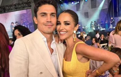 Entre los invitados a la comunión de la nieta del Turronero estuvieron los actores Álex González y Paula Echeverría