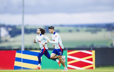 Marc Cucurella y Álvaro Morata realizan carrera durante la concentración de España en Donaueschingen