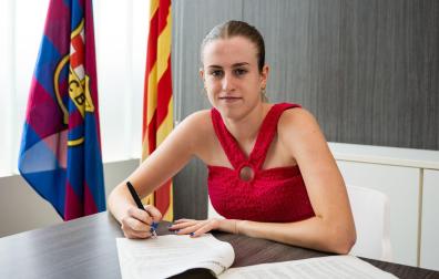 Adriana Parada, el día de su firma como jugadora del Barcelona B
