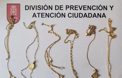 Imagen de las cadenas de oro intervenidas por Policía Foral