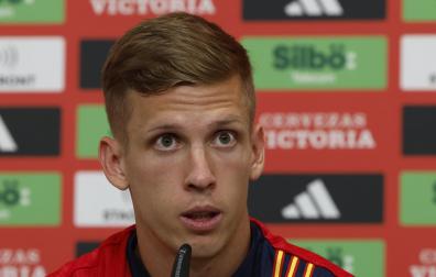 Dani Olmo, en su comparecencia ante los medios este viernes