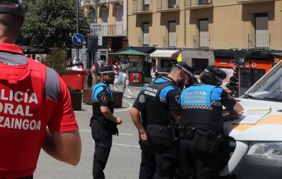 Varios agentes de la Policía Foral y la Policía Municipal en San Fermín