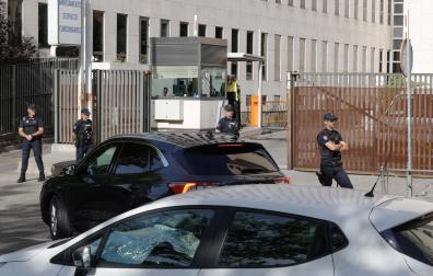 El vehículo que trasladó a Begoña Gómez entró por el garaje a los juzgados de plaza Castilla en medio de grandes medidas de seguridad