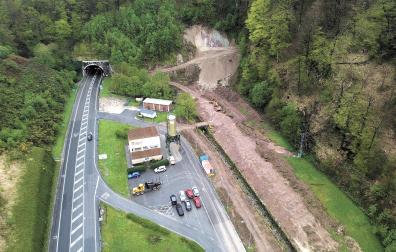 A la derecha de la panorámica, detalle de la obra desarrollada en la boca norte del túnel de Belate