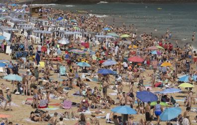El aviso amarillo por calor de este domingo ha pasado a ser naranja para este lunes y martes, cuando se pueden alcanzar 33 grados en la costa y más en el resto de Euskadi, hasta 38 grados