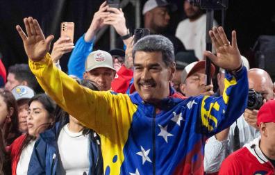 El Consejo Nacional Electoral (CNE), controlado por los chavistas, anunció la reelección del líder bolivariano para un tercer mandato consecutivo -hasta 2031- nada más atravesar la medianoche de la jornada de votación