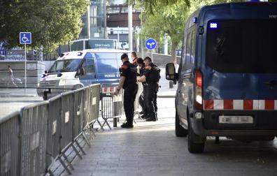 Agentes de los Mossos d’ Esquadra en las inmediaciones de la Ciutat de la Justicia de Barcelona
