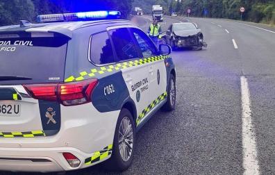 Agentes de la Agrupación de Tráfico de la Guardia Civil han atendido el accidente