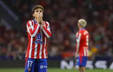 Riquelme se lamenta tras una jugada durante el partido ante el Espanyol
