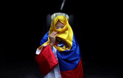 Esta venezolana y vecina de Pamplona desde hace nueve meses, se oculta bajo la bandera de su país por temor a que su familia sufra represalias en Venezuela