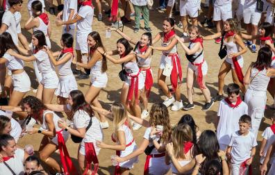 Fotos del cohete de fiestas de Caparroso 2024. /