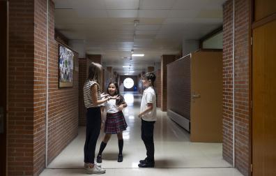 Fotos del comienzo del curso escolar 2024/25 en Navarra. En la imagen, el IES Plaza de la Cruz de Pamplona.