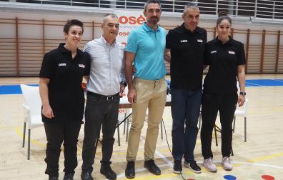 De izda. a dcha., Ane Senosiain, José Ignacio Roldán, Pope Urtasun, Juantxo Ferreira y Amaia Díez